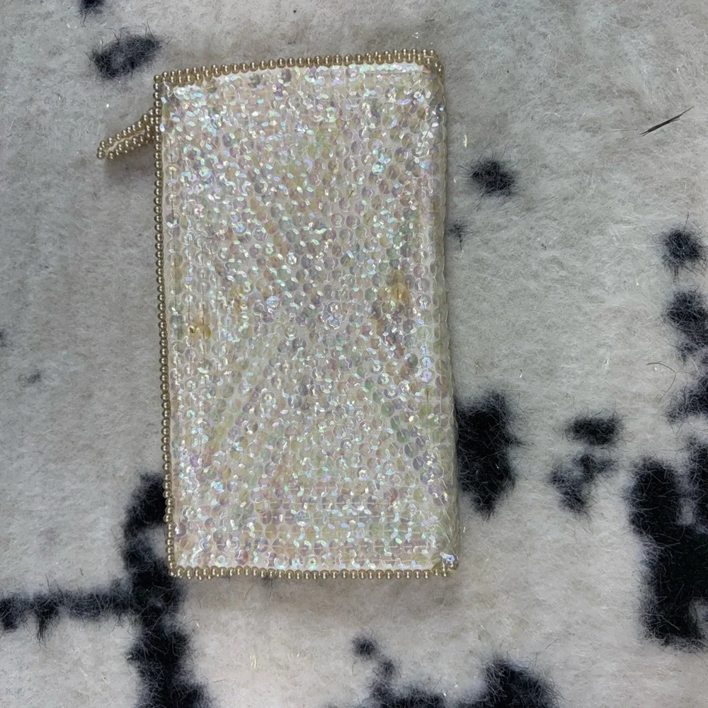 La Regale Women’s Ivory  Embroidered Vintage Sequin Clutch Bag